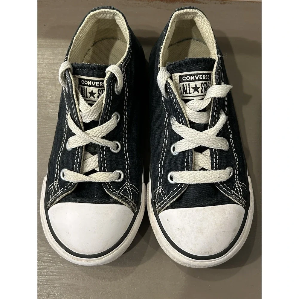 Converse Kids‎ Chuck Taylor All Star Classic Low Top Sneaker Shoes Size 9 Unisex
